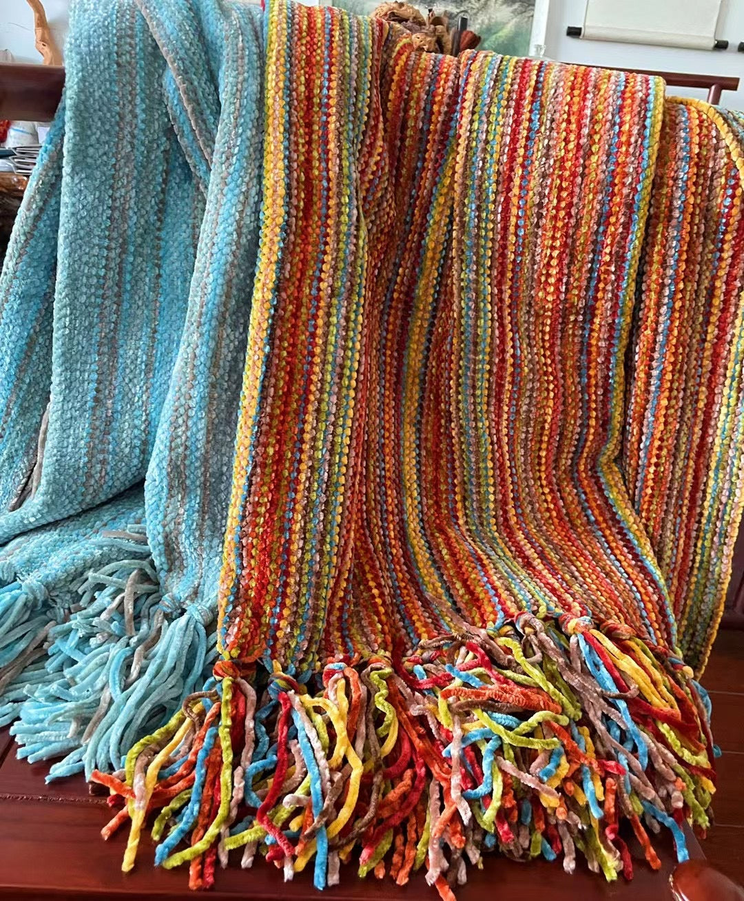 Knitted throw blanket