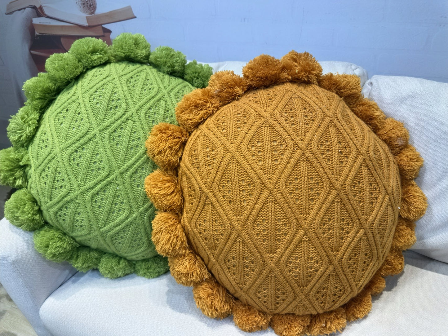 Knitted pillow