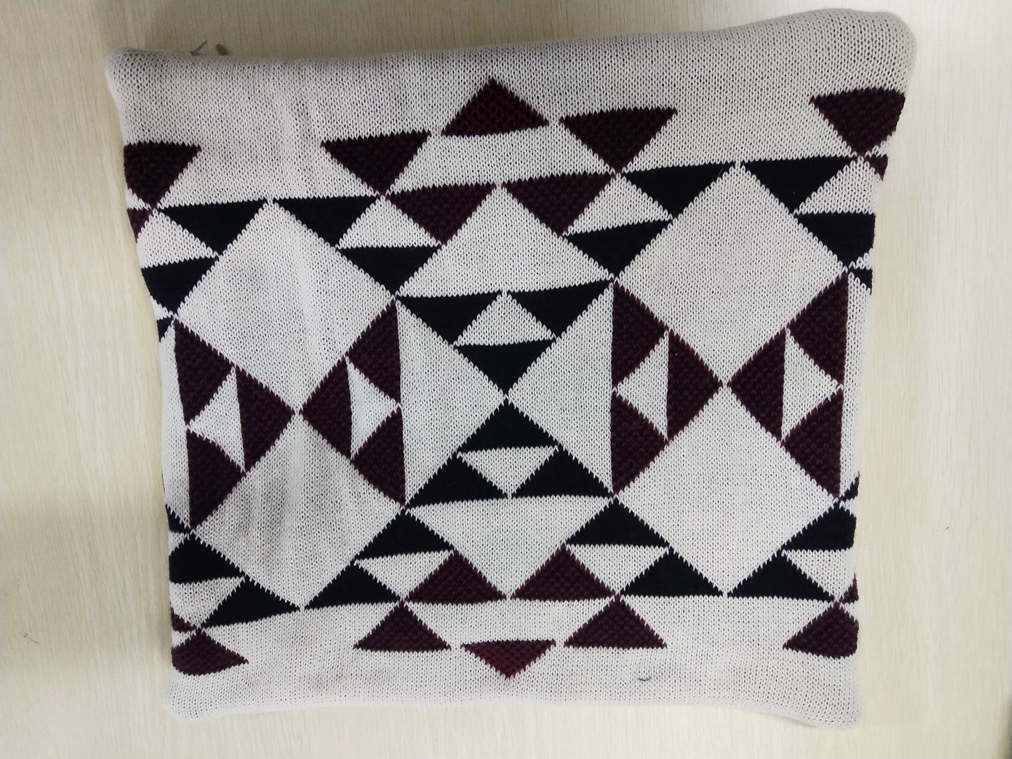Knitted pillow